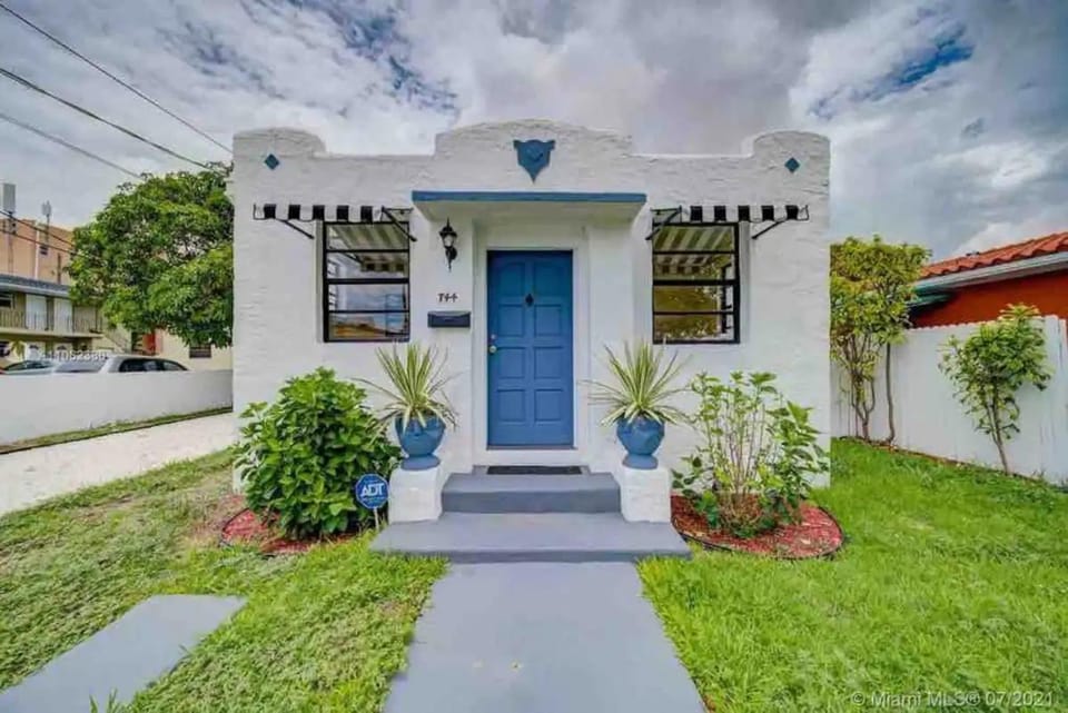 Private Rooms close to Miami Airport - Free parking - 02 Vacation rental in Miami