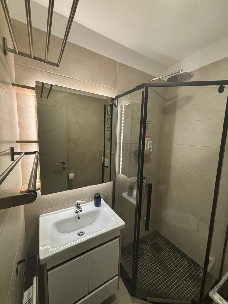 Shower, Bathroom, towels