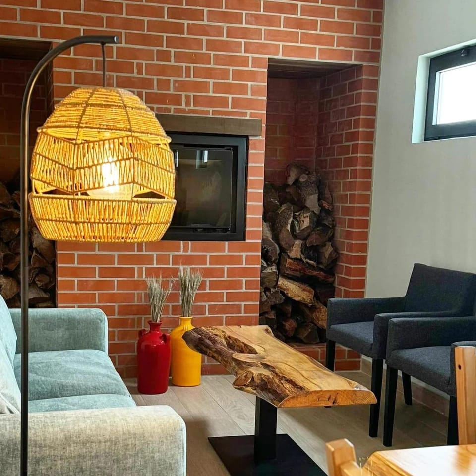 Restaurant/places to eat, Lounge or bar