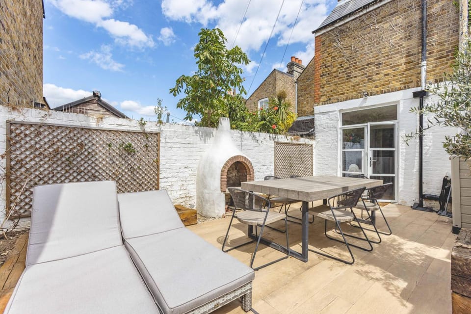 Stylish Home Central Windsor-Walk 2 All The Sights - By Tempstay House in Windsor