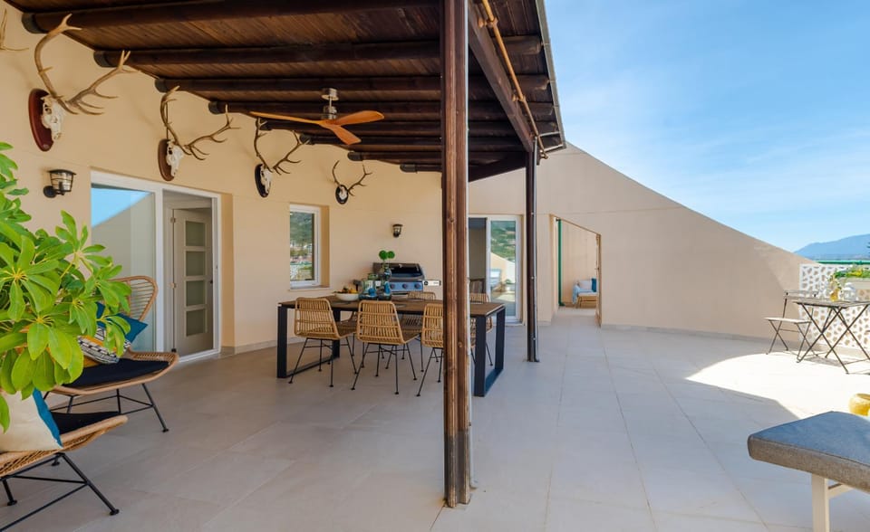 BBQ facilities, Balcony/Terrace, Dining area
