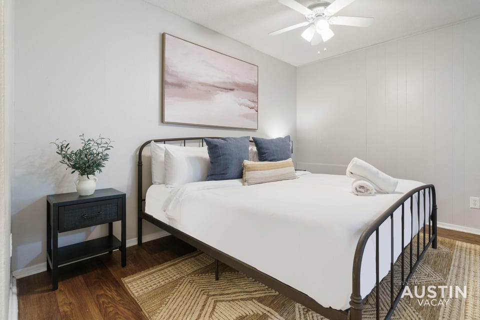 1st Floor Apt Hyde Park Bathtub and Free Parking Apartment in Austin