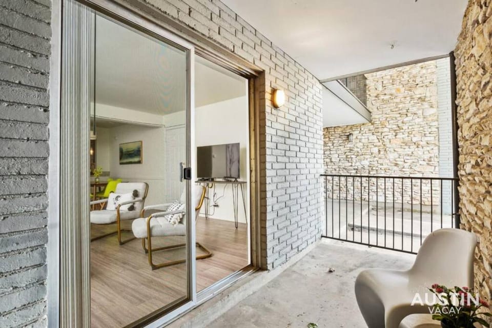 Walk to the Golf Course 2BD Apt, Pool, and Parking Apartment in Austin