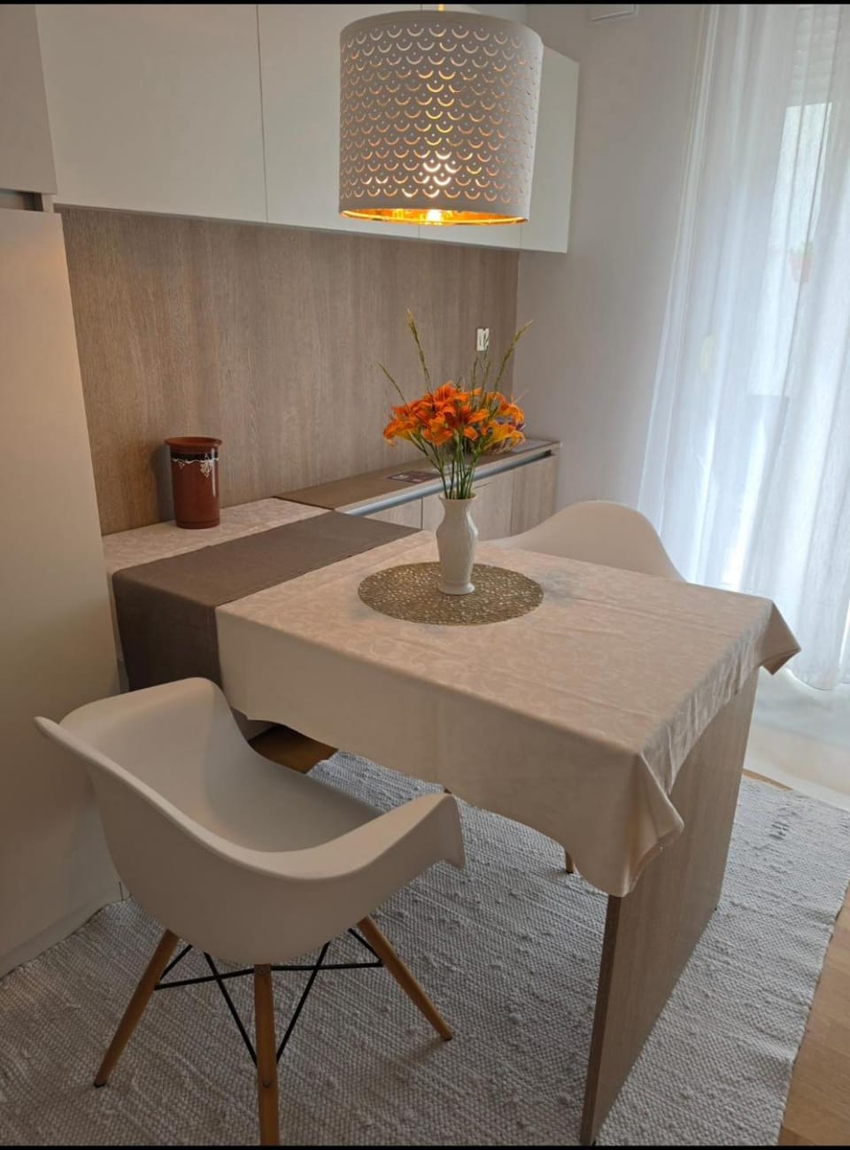 Seating area, Dining area