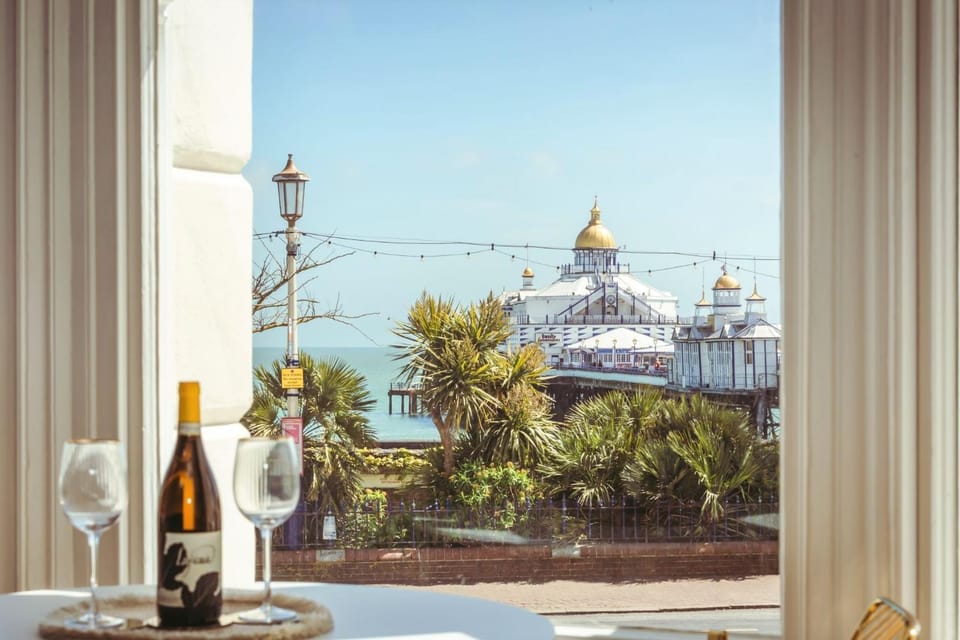 Nearby landmark, Natural landscape, Dining area, Sea view