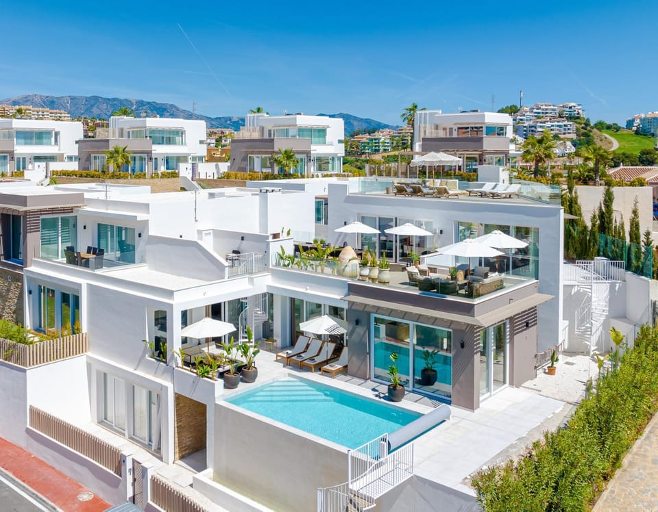 Property building, Swimming pool