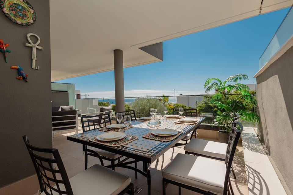 View (from property/room), Balcony/Terrace, Dining area, Sea view