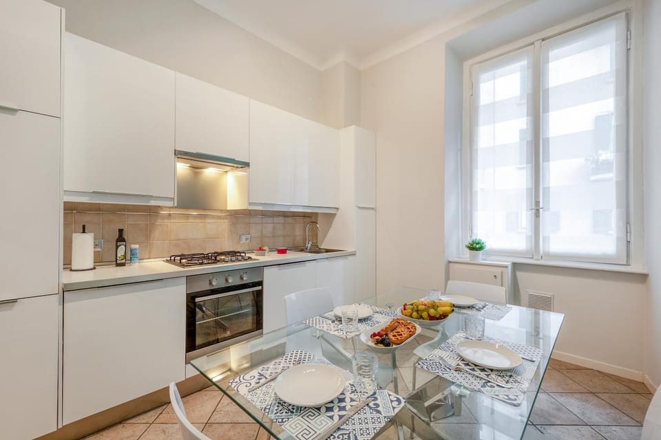 Kitchen or kitchenette, Dining area, stove