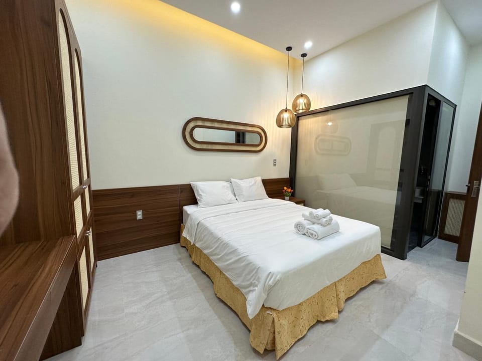 Bed, Photo of the whole room, Bedroom, towels