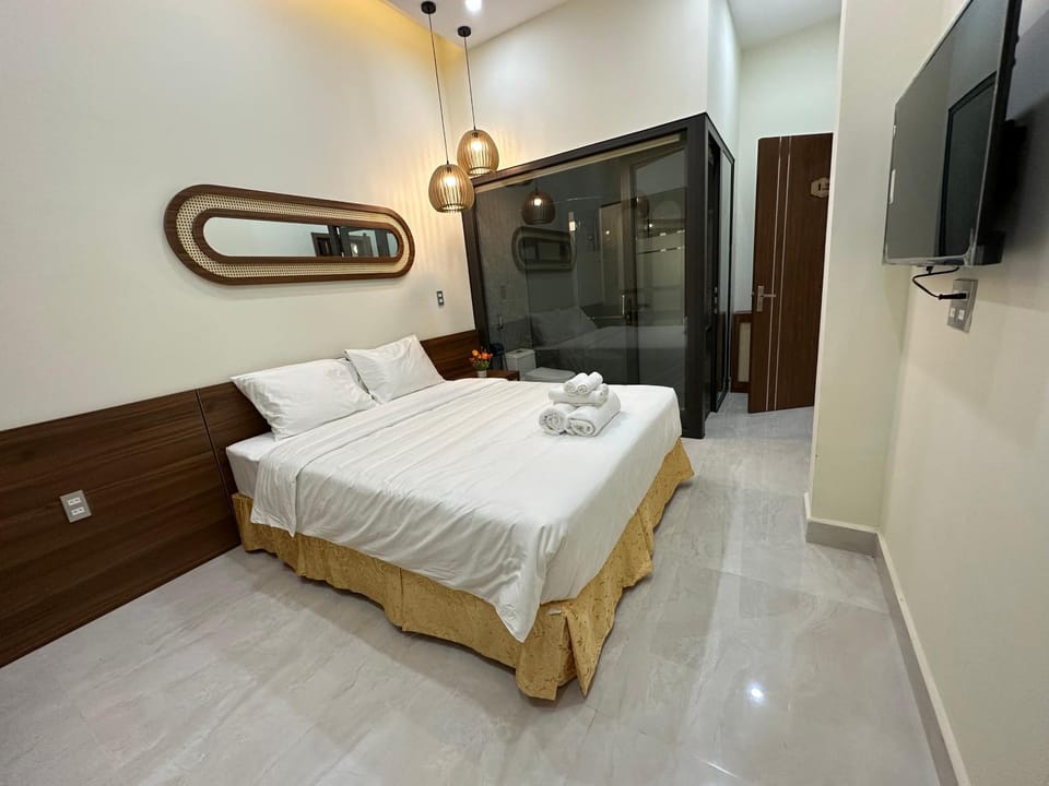 Bed, TV and multimedia, Photo of the whole room, Bedroom, towels