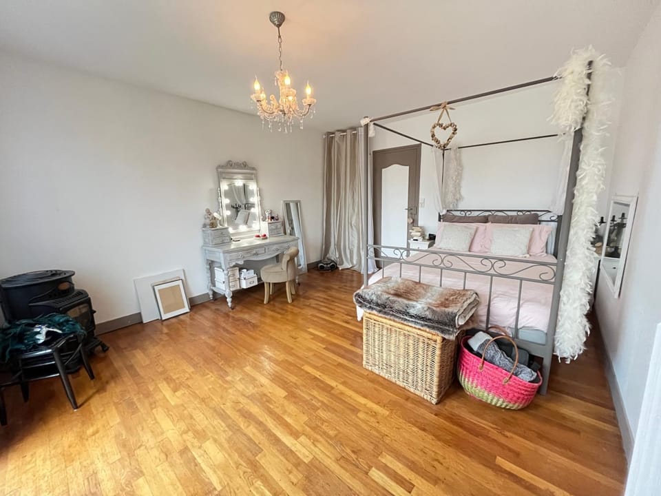 Bed, Photo of the whole room, Bedroom