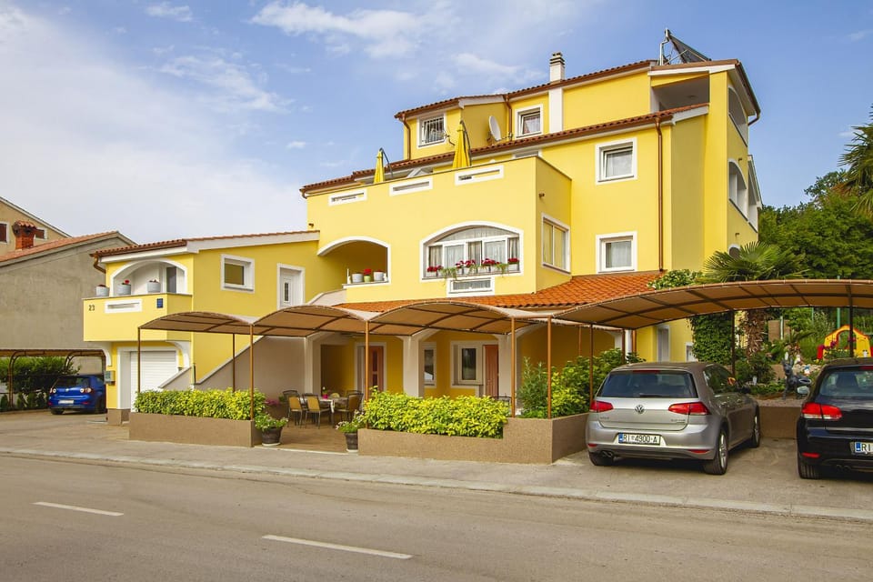 Property building, Day, Location, Parking