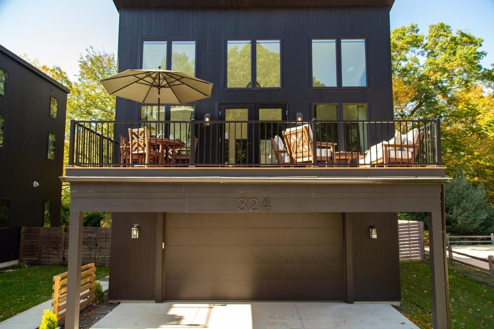 Michigan Mod Walk to Downtown Saugatuck! House in Saugatuck