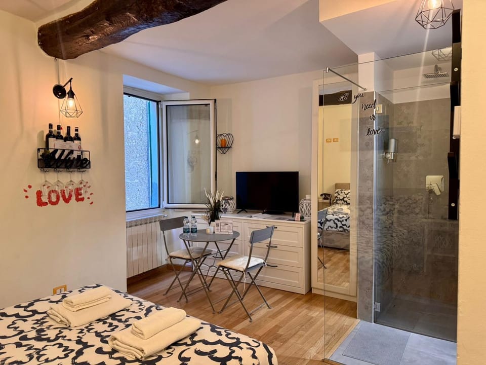 Shower, Living room