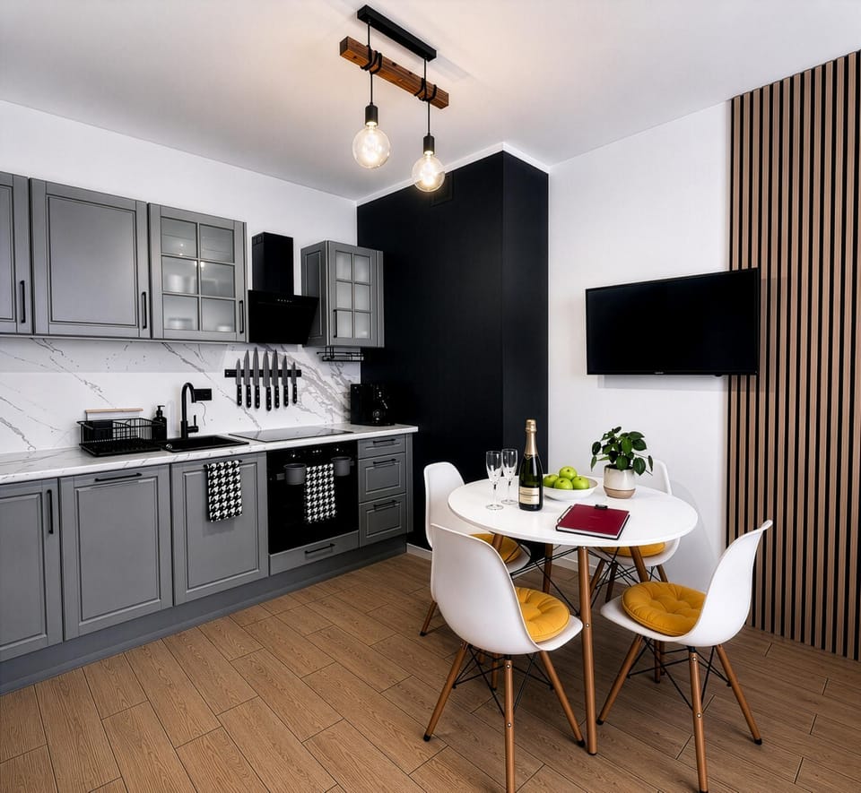 Communal lounge/ TV room, TV and multimedia, Kitchen or kitchenette, Dining area, Communal kitchen, microwave, oven, pet friendly, stove, kitchen