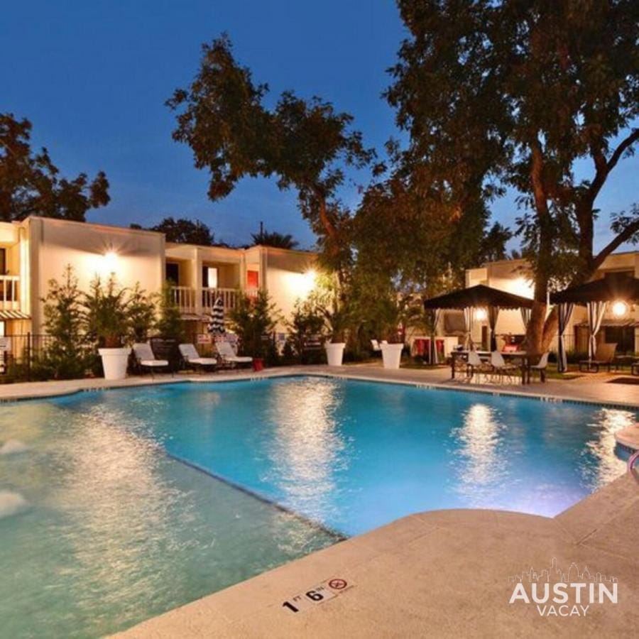 Amenity Heavy Serene Apt in Convenient Location Apartment in Austin
