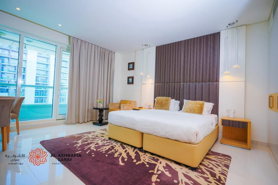 Bed, Living room, Photo of the whole room, Seating area, Bedroom