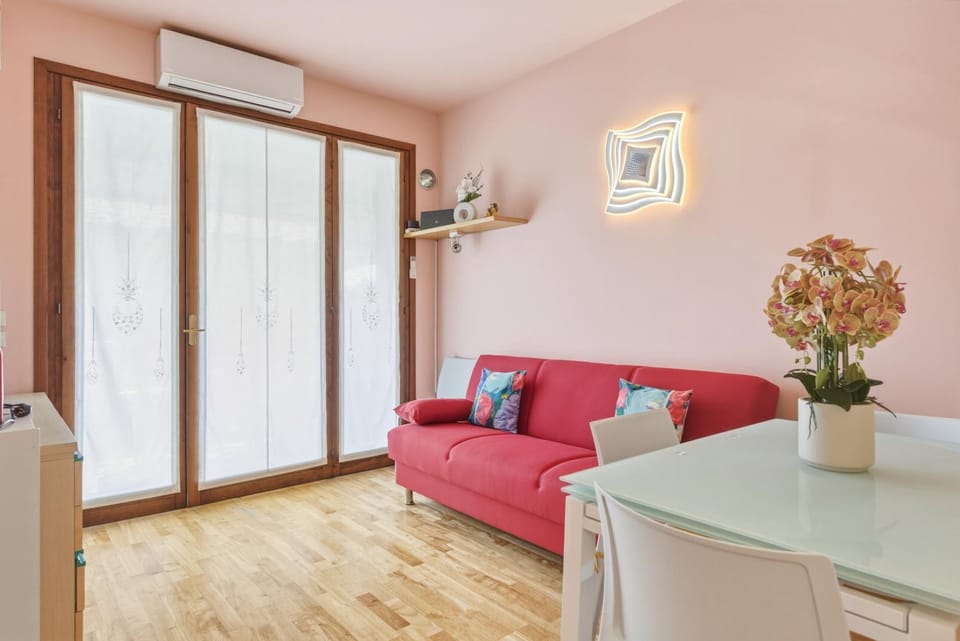 Living room, Dining area, air conditioner