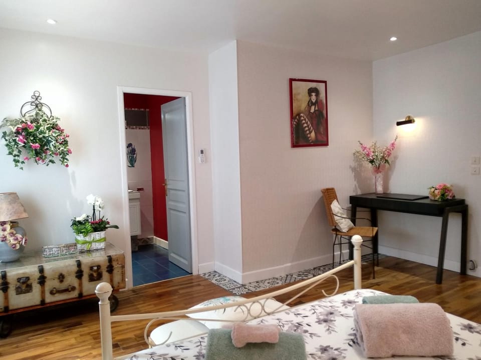 Shower, Toilet, Bed, Bathroom, Decorative detail, Seating area, Bedroom, Garden view, heating, towels, wardrobe, air conditioner