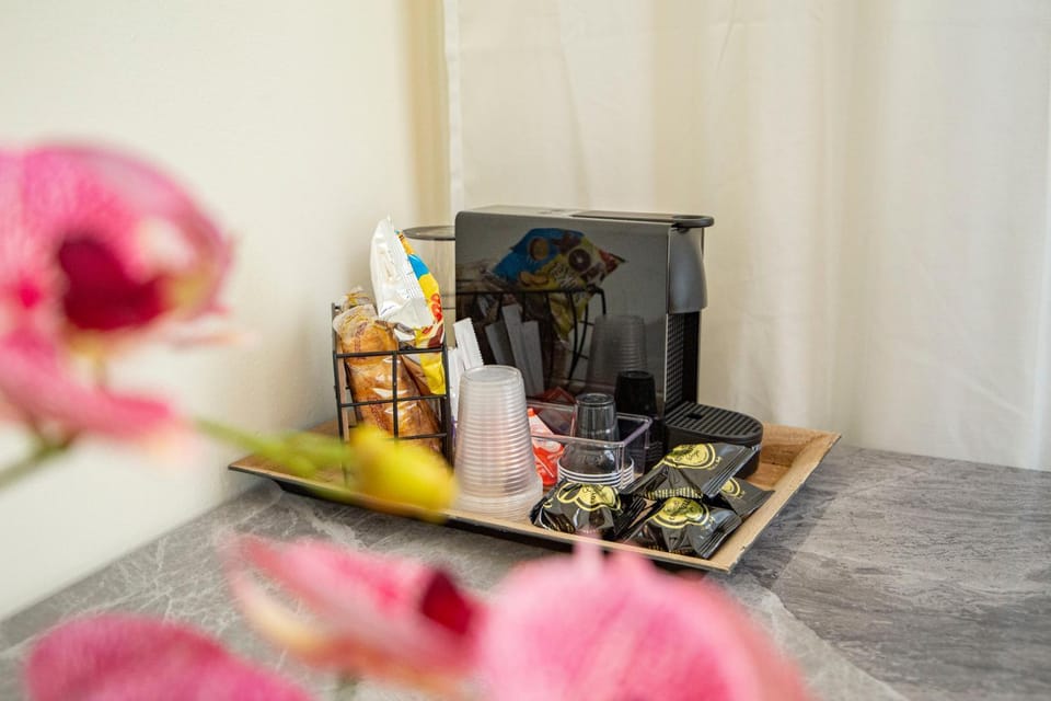 Coffee/tea facilities, Food and drinks