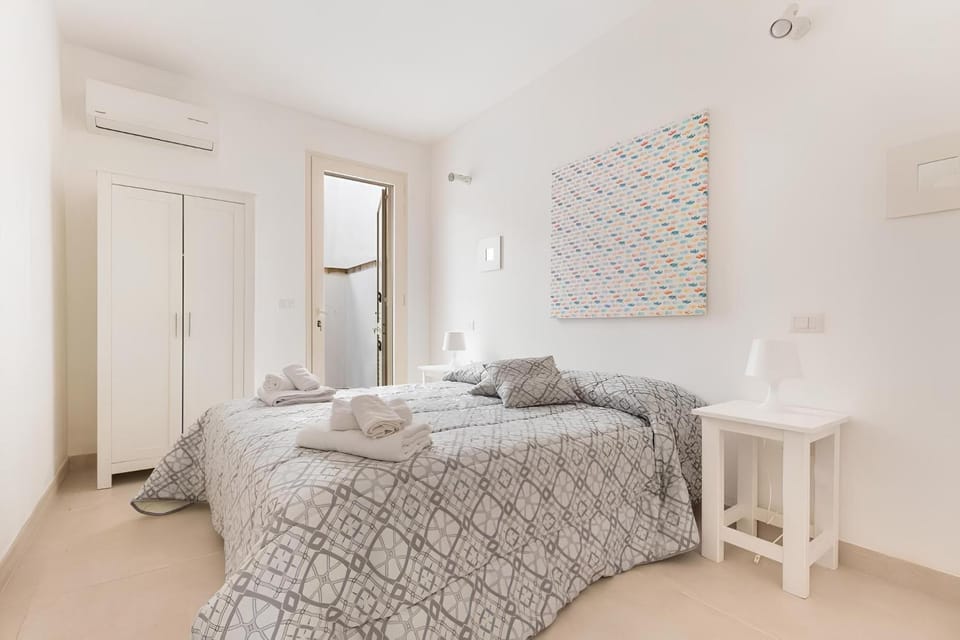 Bed, Photo of the whole room, Bedroom, towels, wardrobe, air conditioner