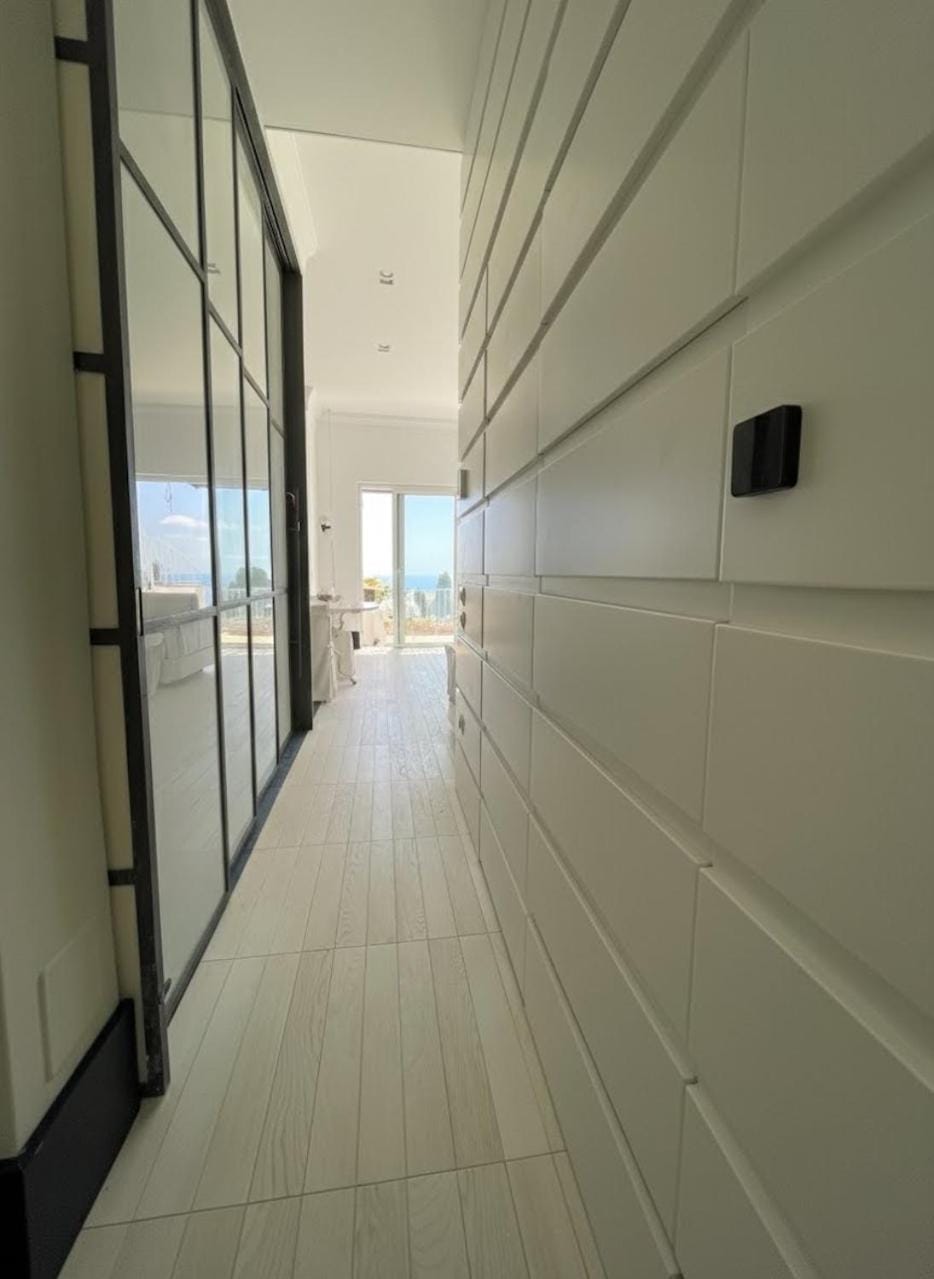 Facade/entrance, kitchen