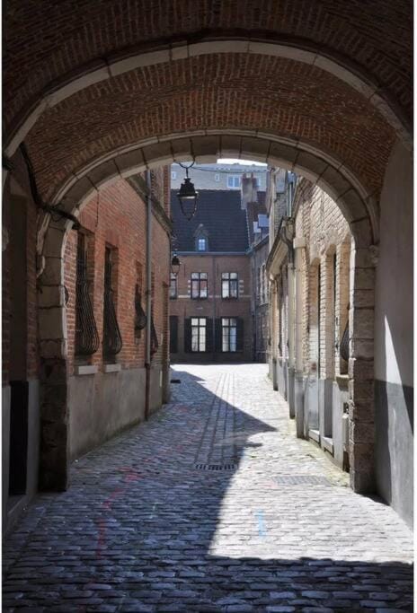 Landmark view, Street view