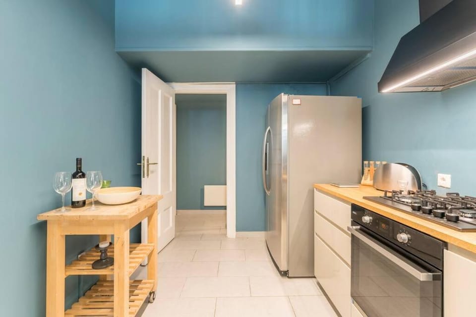 Kitchen or kitchenette, pet friendly, stove