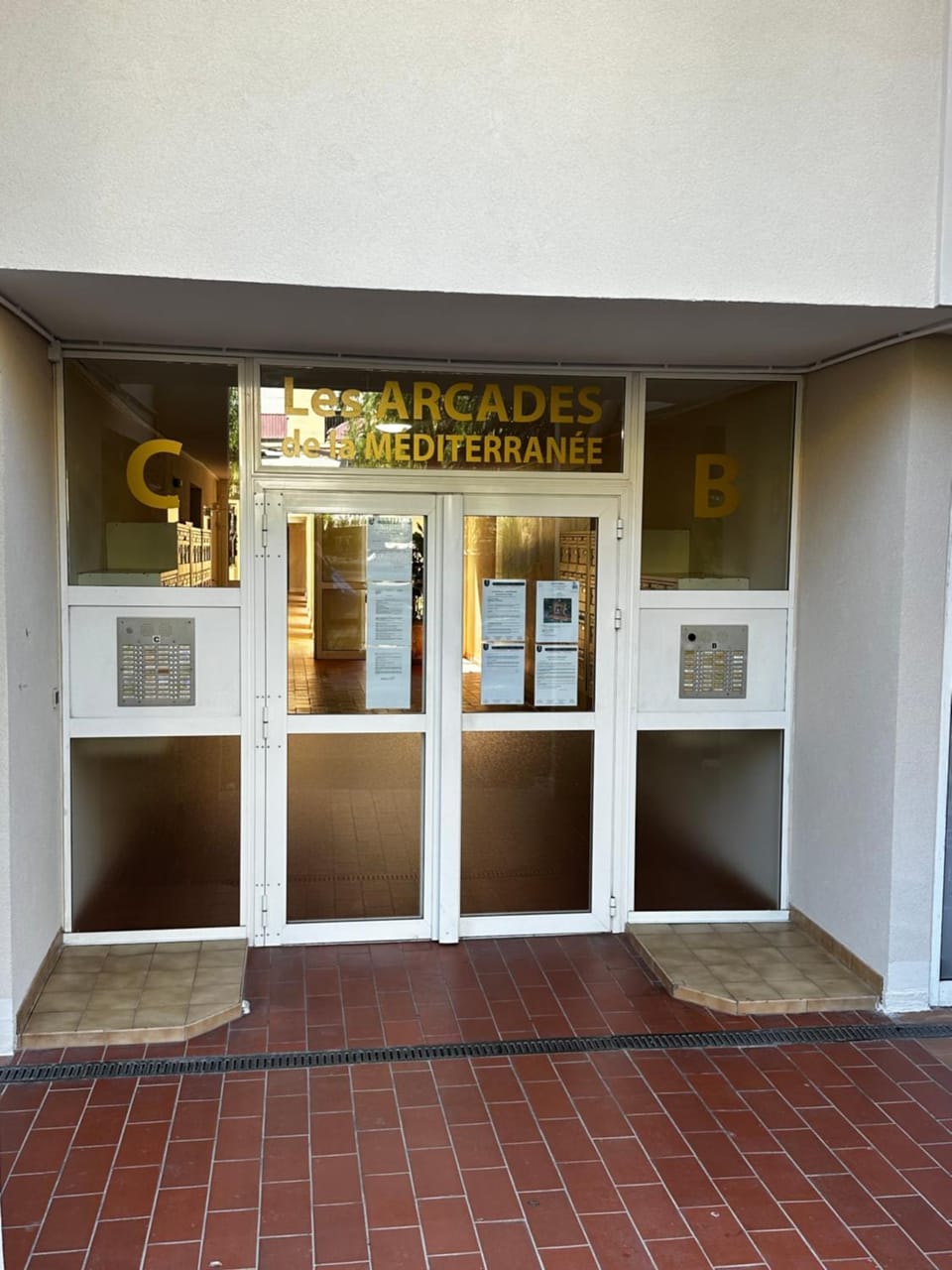 Facade/entrance