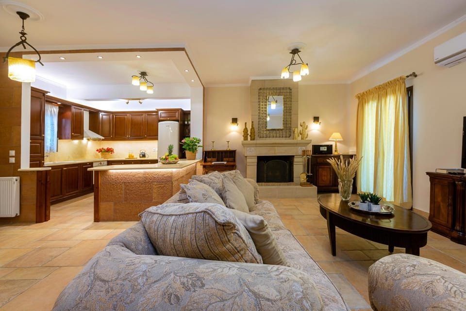 Kitchen or kitchenette, Living room, Seating area, pet friendly, stove