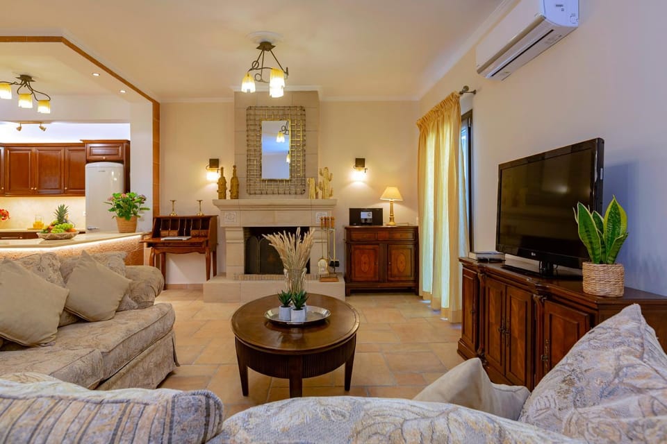 Communal lounge/ TV room, Kitchen or kitchenette, Living room, Seating area, Evening entertainment, air conditioner