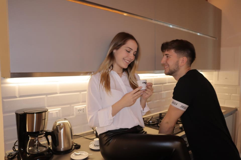 People, Coffee/tea facilities, Food and drinks, Guests, Drinks