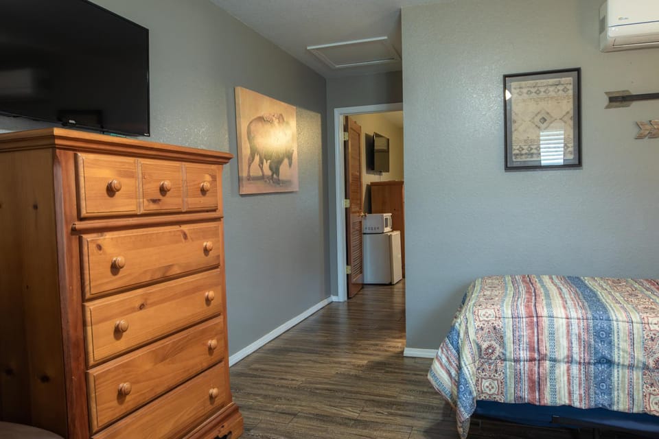 Lakeview Room Twin Beds - 21 House in Lake Texoma