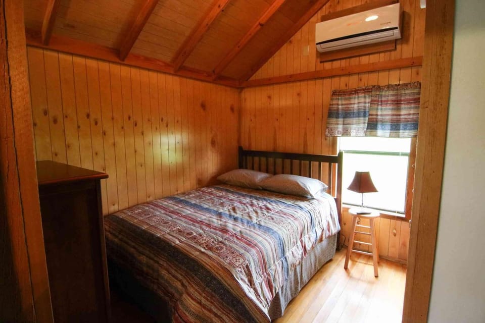 Lakefront Cedar Cabin - 7 Cabin in Lake Texoma