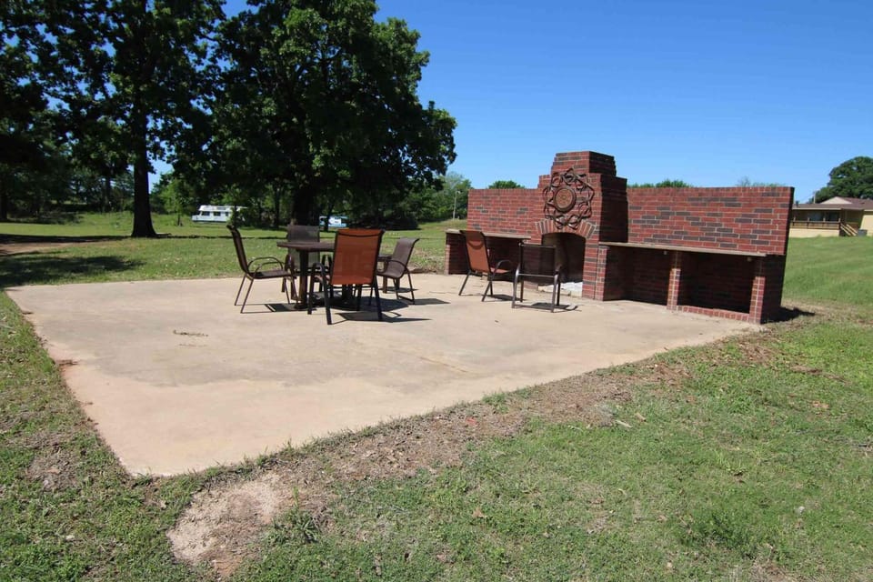 Lakefront Cedar Cabin - 9 Cabin in Lake Texoma