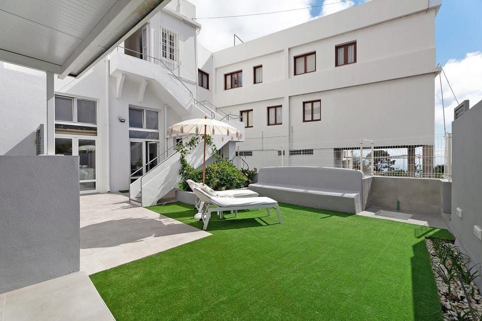 Property building, Balcony/Terrace, Living room