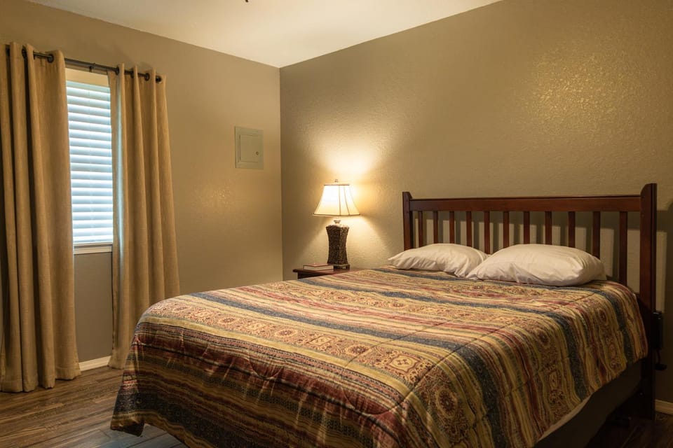 Lakeview Room 2 Queens - 22 House in Lake Texoma
