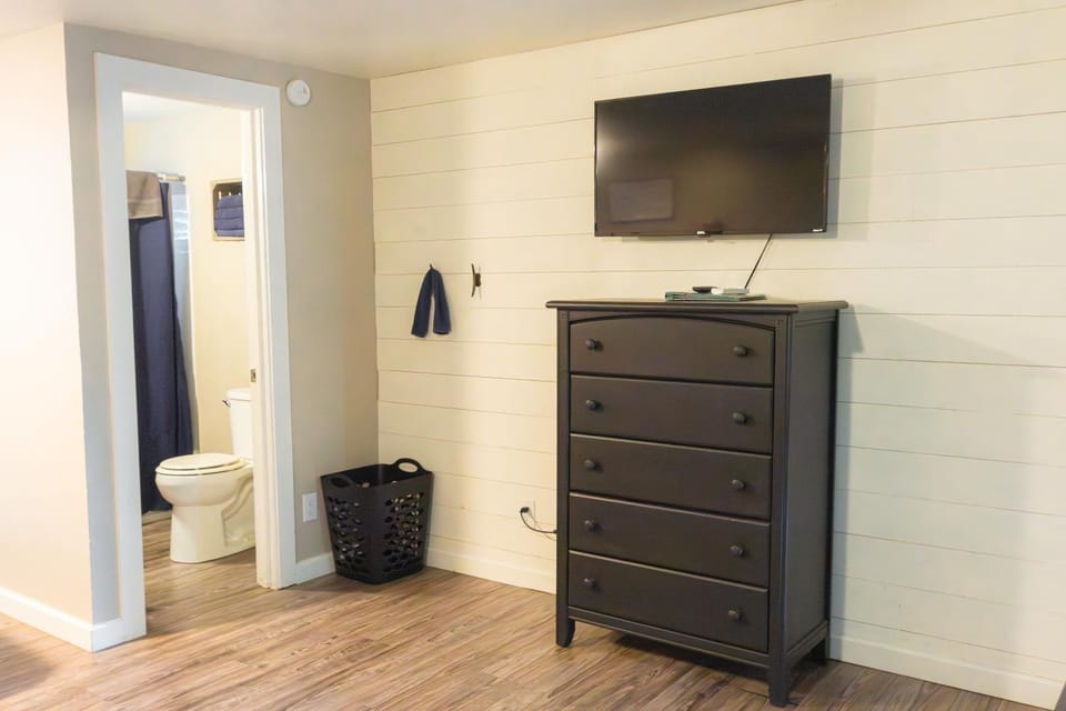 Bathroom, TV and multimedia