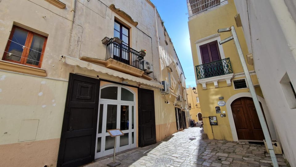 Property building, Day, Neighbourhood, City view, Street view