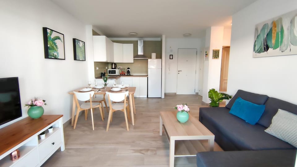 TV and multimedia, Kitchen or kitchenette, Living room, Seating area, Dining area, minibar, stove