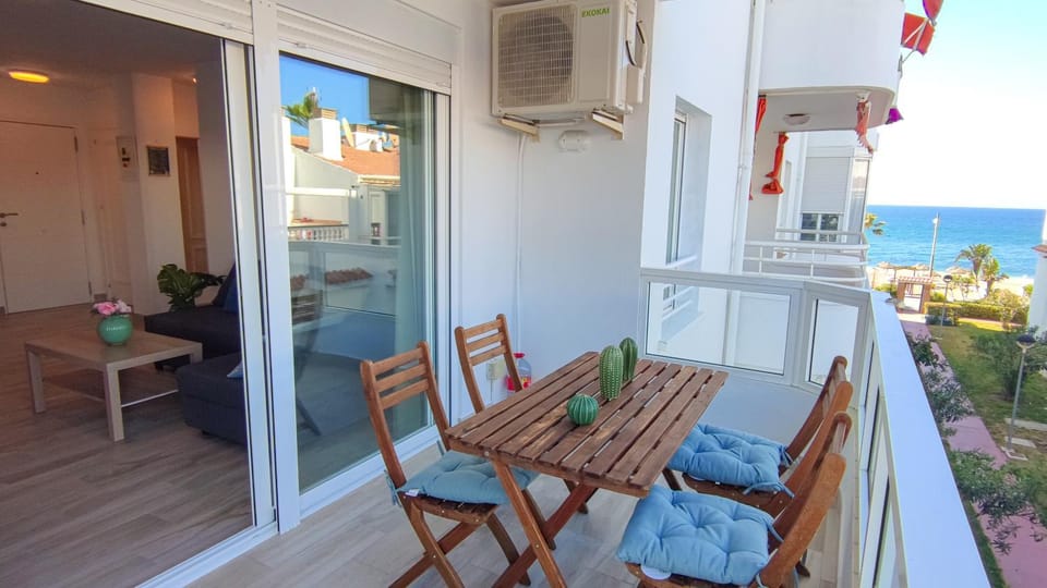 Property building, Day, View (from property/room), Balcony/Terrace, Living room, Seating area, Dining area, Sea view