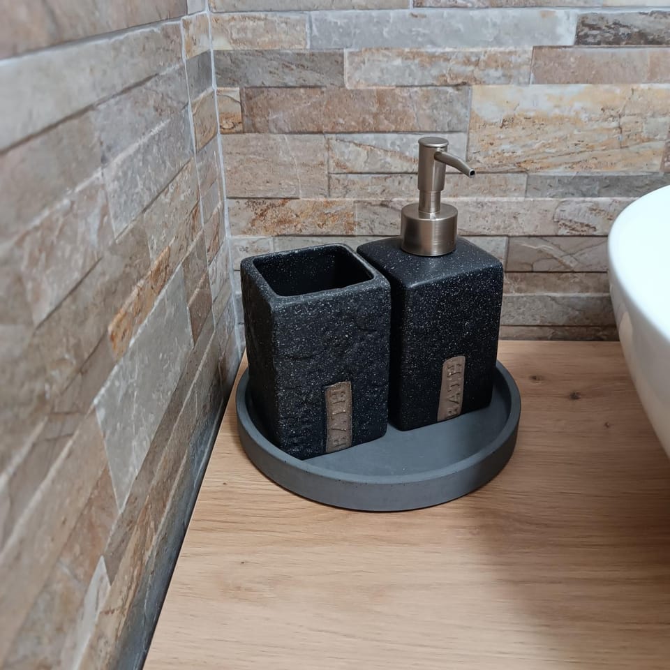 Bathroom, Decorative detail