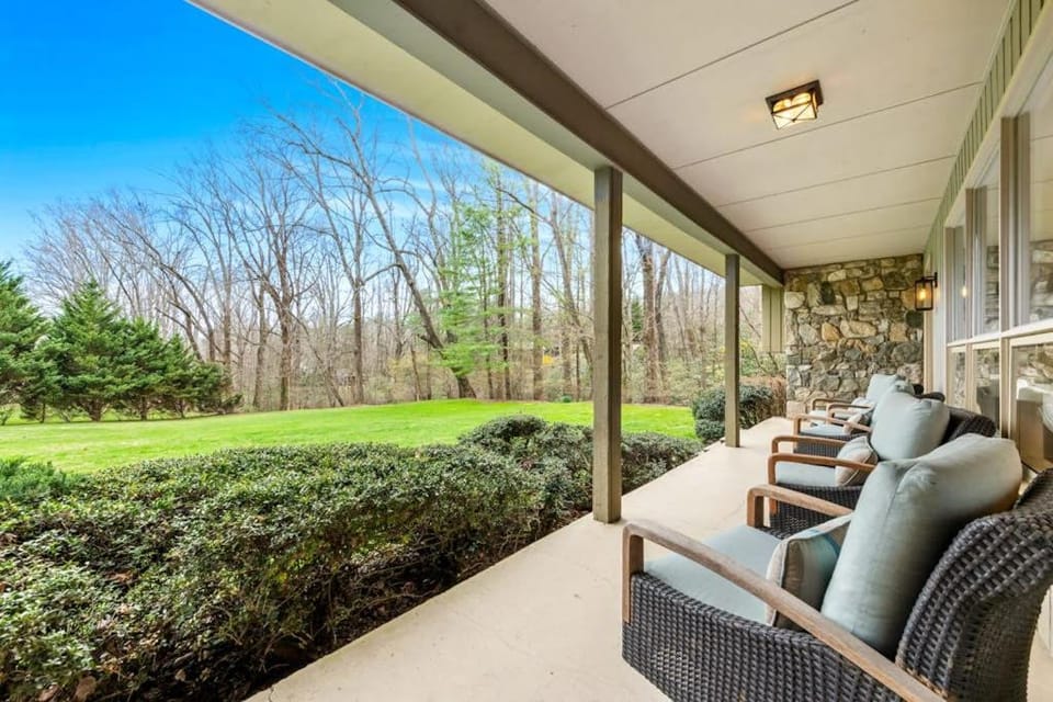 Gloryland House in Black Mountain