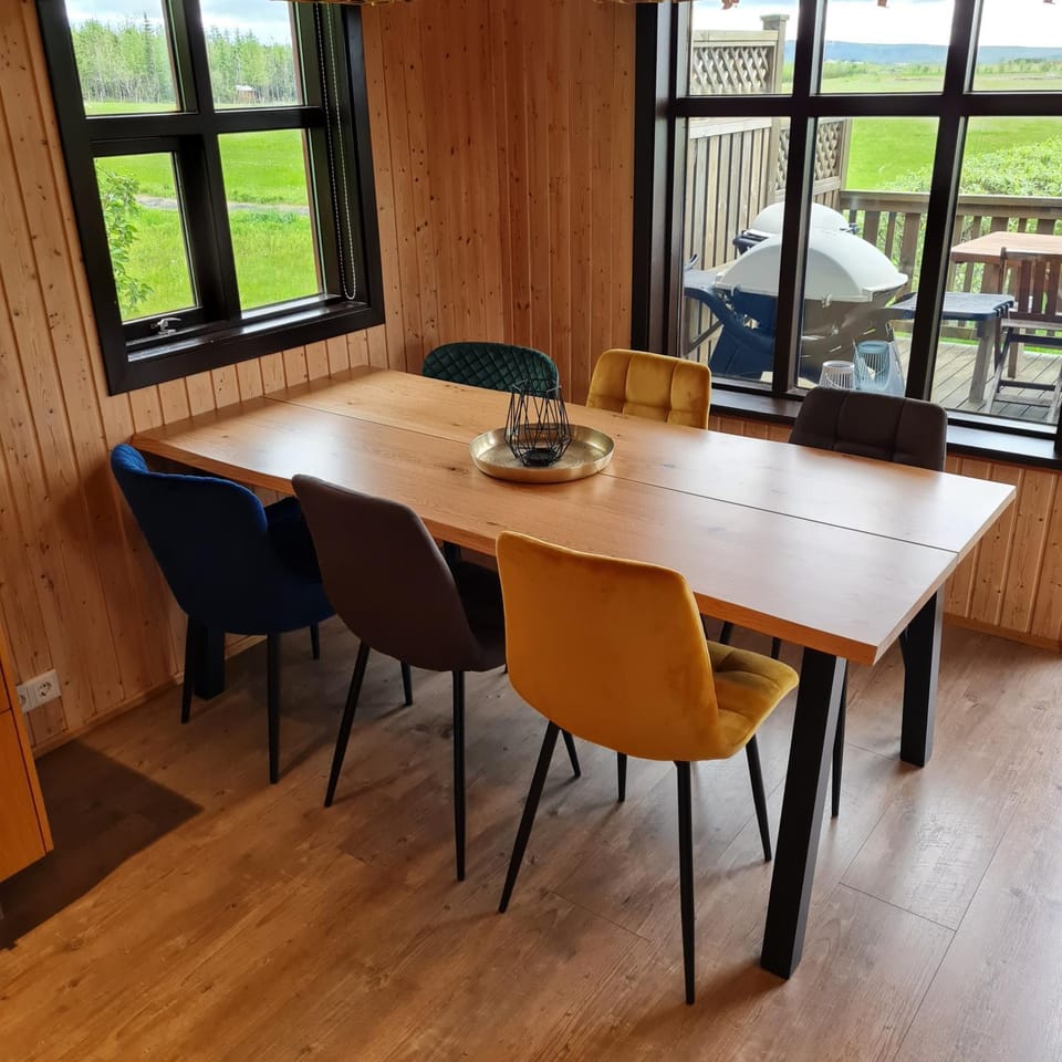 Seating area, Dining area