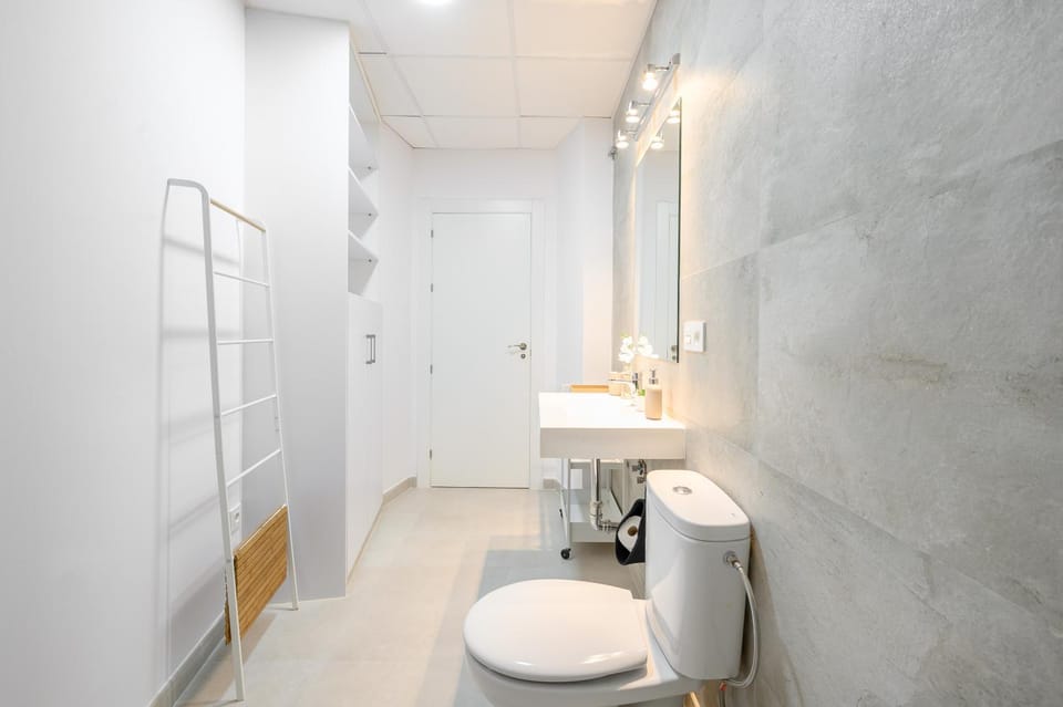 Shower, Toilet, Bathroom, towels