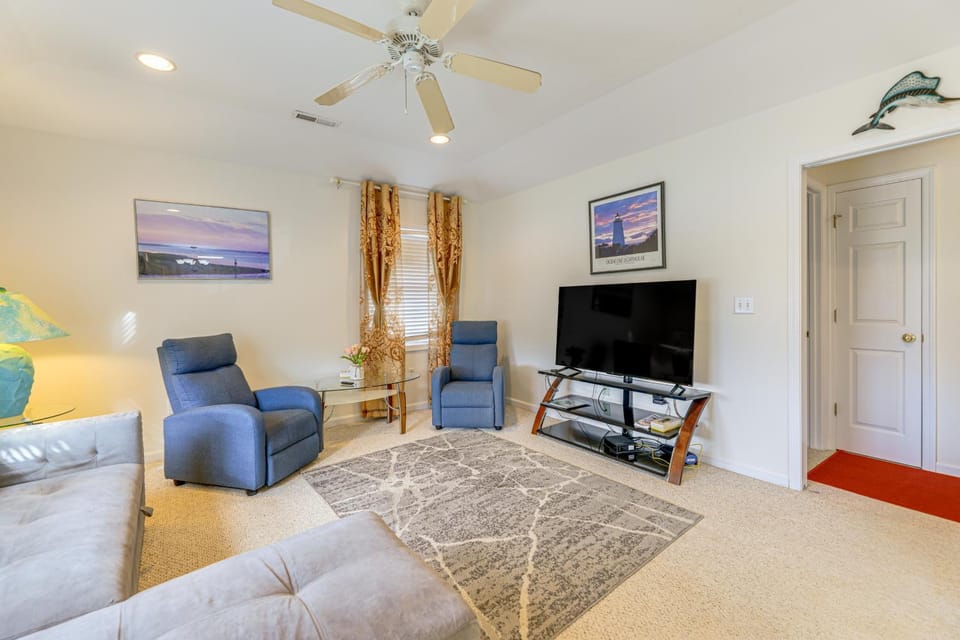 Beach, Pier Access! Pet-Friendly Crystal Coast Gem House in Morehead City