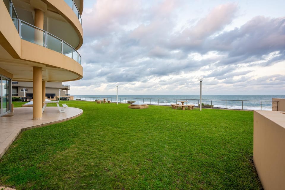 G1Bermuda-Oasis on Willard Beach Apartment in Dolphin Coast
