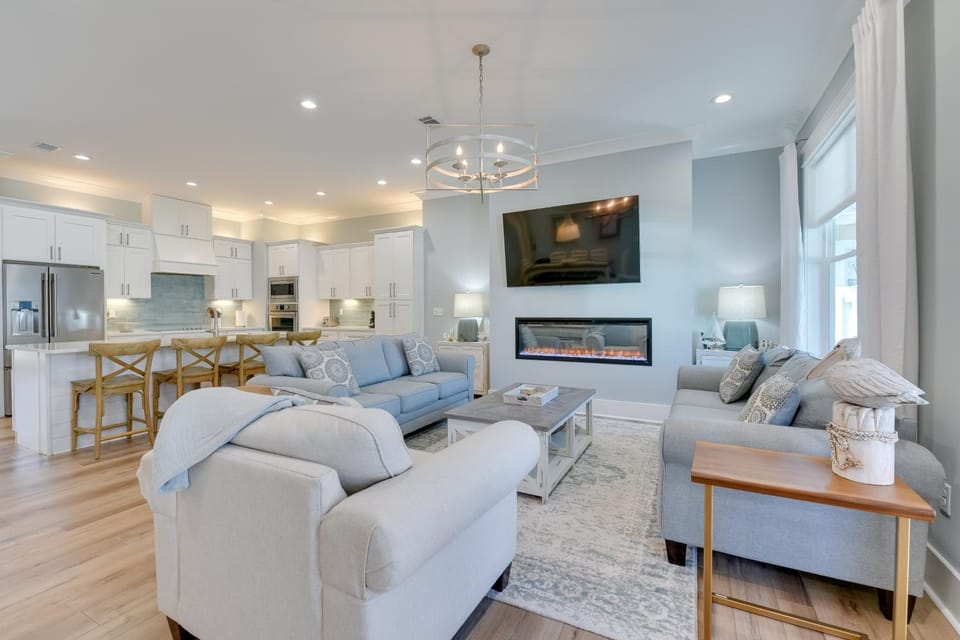 Miramar Beach Getaway w/ Pool Access & Fireplace! House in Miramar Beach
