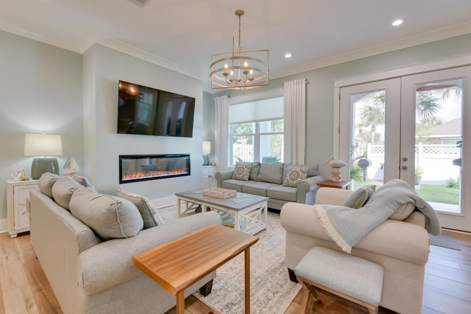 Miramar Beach Getaway w/ Pool Access & Fireplace! House in Miramar Beach
