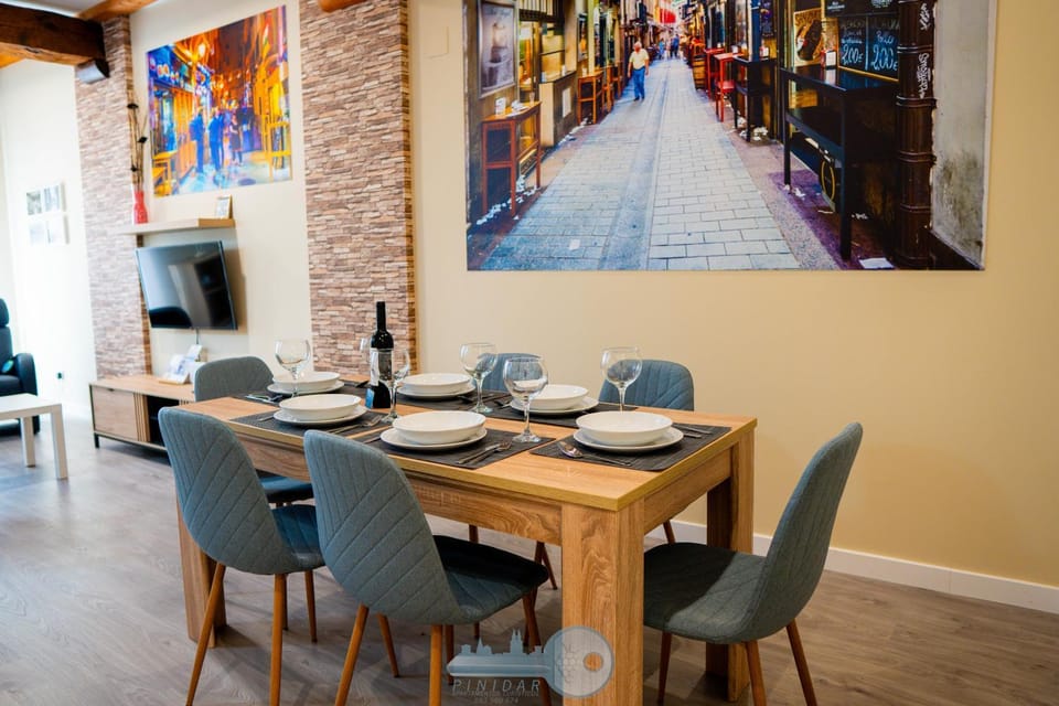 TV and multimedia, Kitchen or kitchenette, Living room, Seating area, Dining area, kitchen